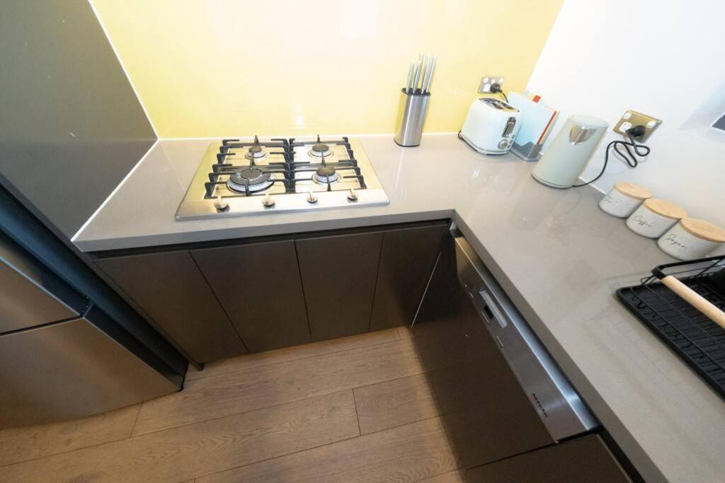 Burwood Luxury 3bed 2bath Close Westfield Apartment