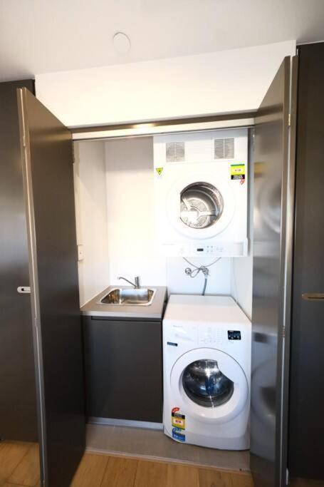 Burwood Luxury 3bed 2bath Close Westfield Apartment