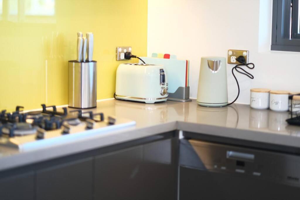 Burwood Luxury 3bed 2bath Close Westfield Apartment *