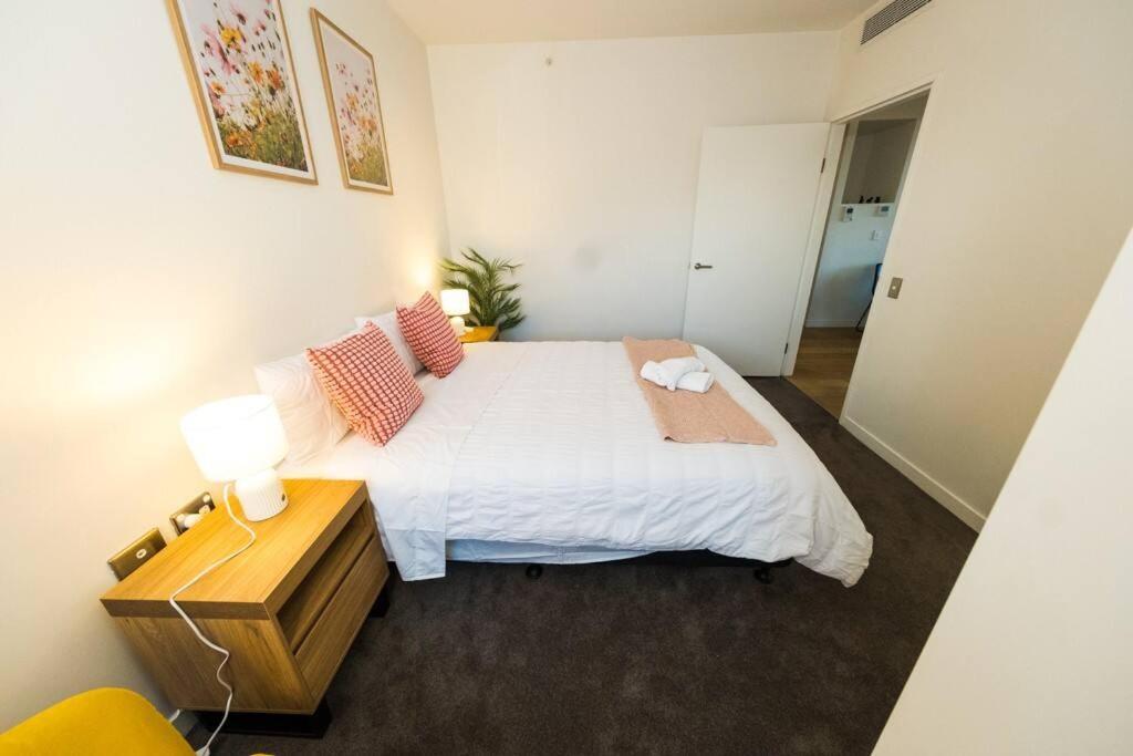 Burwood Luxury 3bed 2bath Close Westfield Apartment